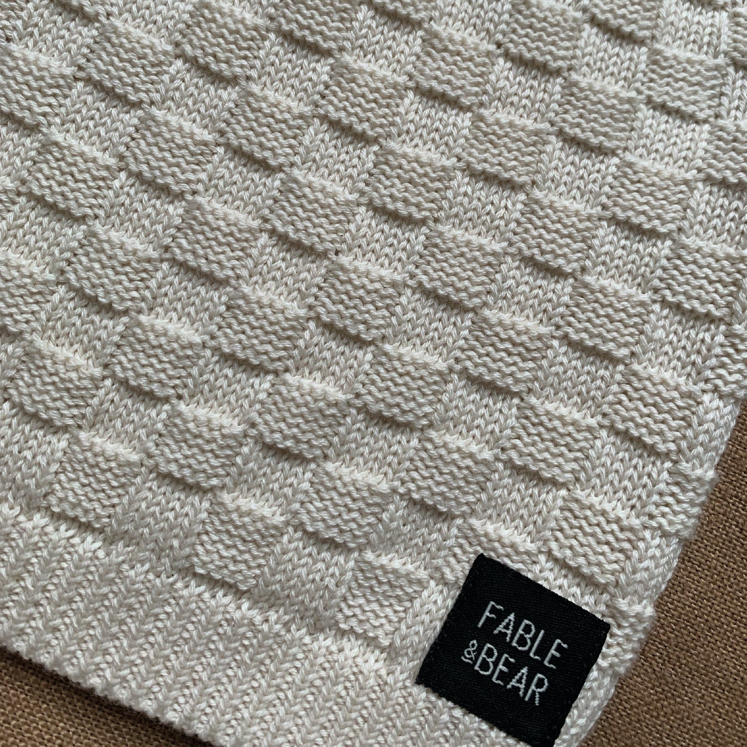 Fable & Bear : A Stitch in Time